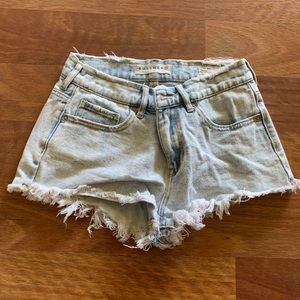 Bullhead short shorts
